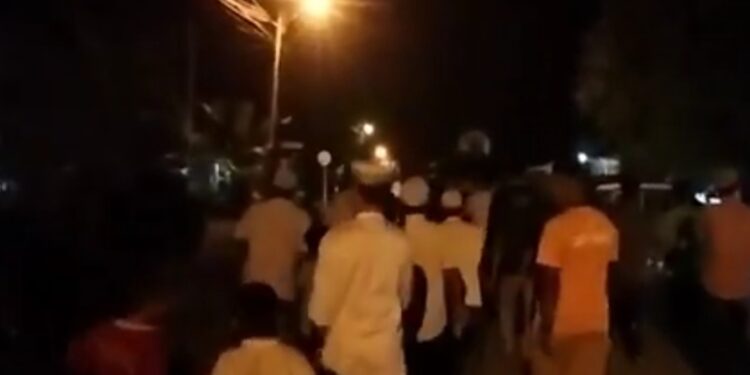 Warga Lipat Kajang Atas Gelar Zikir Keliling Untuk Menangkal Bala