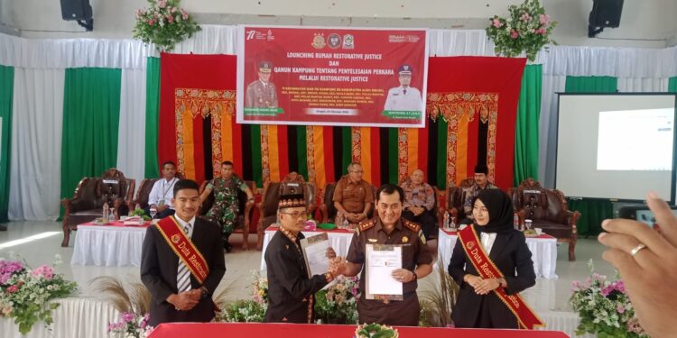 Selain mensosialisasikan program Mahkamah Agung RI tentang (RJ) Kejari Aceh Singkil, Singgung Kepala Desa