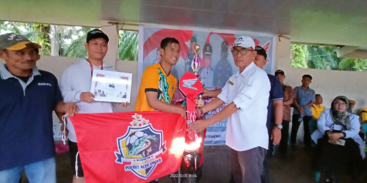 Tournament Sepak bola Soccer Cup Simpang Kanan, Sang Gladiator Meraih Juara Pertama.
