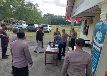 Kabag SDM dan Kasi Propam Polres Subulussalam Melakukan Pengecekan Penggunaan Senpi dan Gaktiplin Personel di Polsek Rundeng