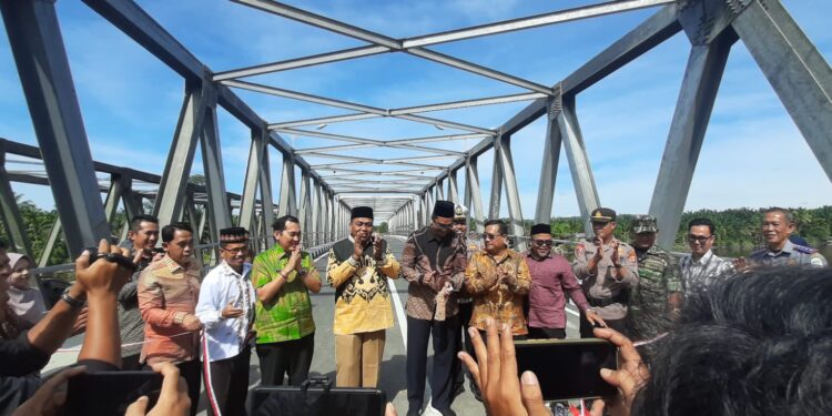 PJ Marthunis Sah Meresmikan Jembatan Handel Rimo Aceh Singkil