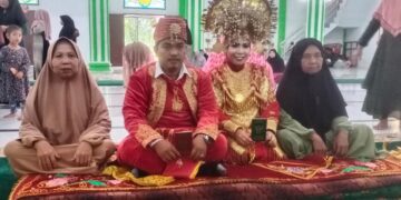 Duduk Bersanding Bak Raja Dan Ratu, Ketua Perwasi Akhirnya Lepas Masa Lajang