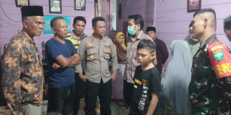 Seorang IRT Aceh Singkil Tewas Di Duga Menggorok Lehernya Dengan Pisau Chatter.
