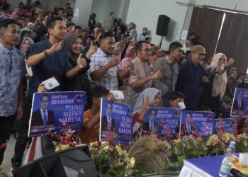 Masyarakat Aceh Singkil Ramaikan Gedung Seni Budaya Untuk Penyerahan Buku Rekening