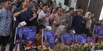 Masyarakat Aceh Singkil Ramaikan Gedung Seni Budaya Untuk Penyerahan Buku Rekening