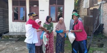 Menyambut Idhul Fitri 1444.H DPD LSM LIRA Aceh Singkil  Bagikan Paket Sembako Untuk  Fakir Miskin