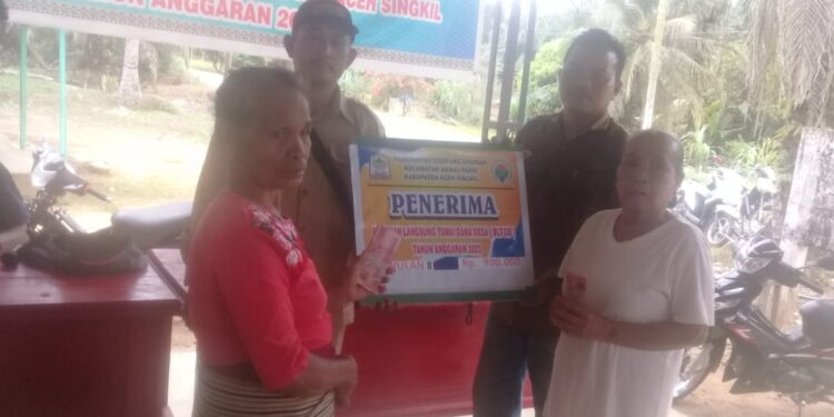 Penyaluran BLT DD Desa Sikoran Aceh Singkil Berlangsung Dengan Tertib