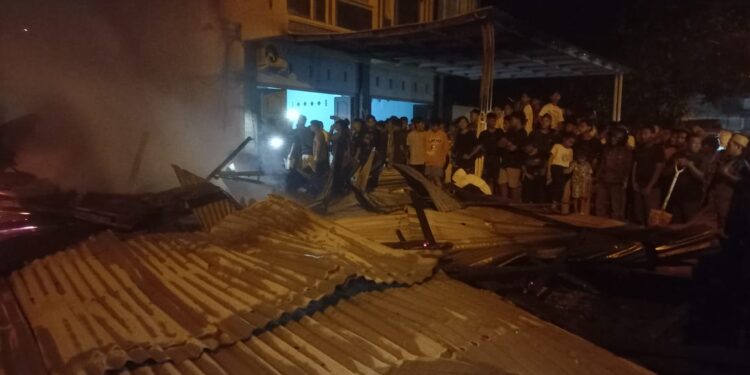 Satu Unit Rumah Berkontruksi Kayu Aceh Singkil Ludes Terbakar