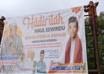 Sambut UAS dan Haul Buya Batu Korong, warga  Bantu Pasang Baliho