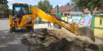 Setelah Merusak, Alat Berat Milik PT Socfindo Bantu Proyek Pemda Aceh Singkil, Ada Apa?