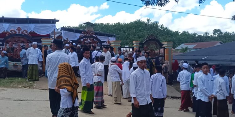 Haul Batu Korong, Warga Aceh Singkil Sambut Kedatangan UAS