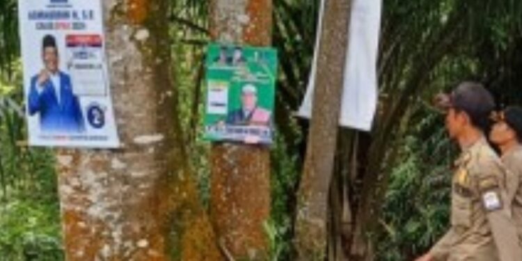 Bawaslu Tertibkan APK Yang Menyalahi Aturan Di Aceh Singkil