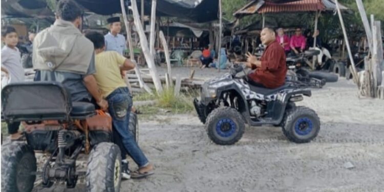 Pantai Pulau Sarok Di Tahun Baru, Padat Datangi Pengunjung