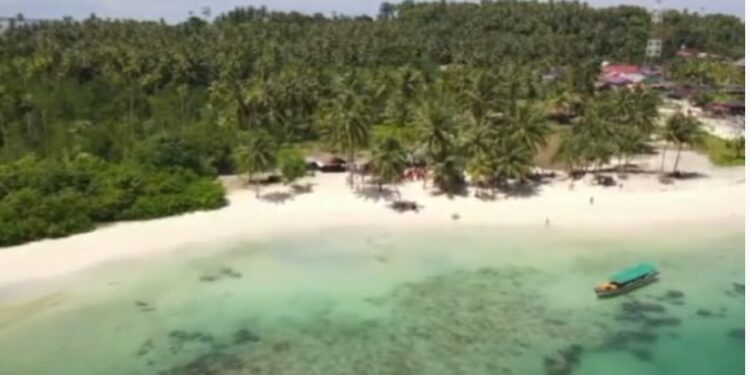 Salah satu Destinasi Wisata Terbaik Pasi Bakelok di Kepulauan Banyak Aceh Singkil 