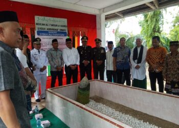 Usai Upacara HUT Ke – 25 Kabupaten Aceh Singkil, Pj Gubernur Aceh Ziarah Ke Makam Syekh Ali Al-Fansuri