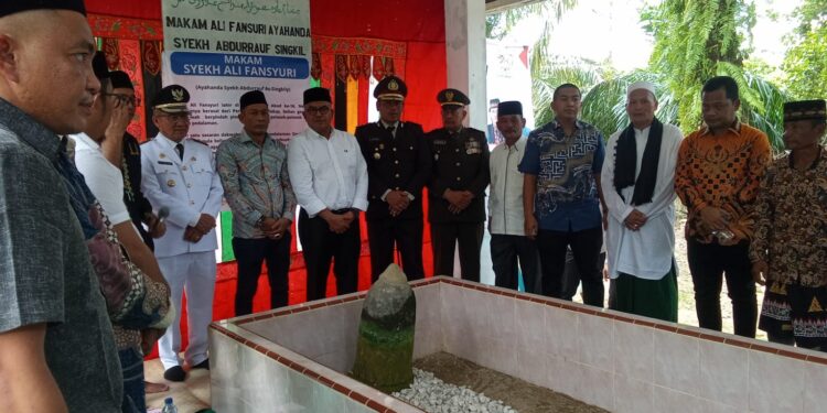 Usai Upacara HUT Ke – 25 Kabupaten Aceh Singkil, Pj Gubernur Aceh Ziarah Ke Makam Syekh Ali Al-Fansuri