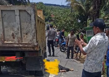 Hindari Aspal Berlobang, Sebuah Sepeda Motor Masuk Kolong Mobil Damtruk Di Tanjakan Solok Aceh Singkil