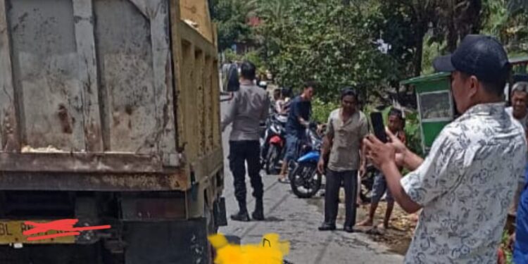 Hindari Aspal Berlobang, Sebuah Sepeda Motor Masuk Kolong Mobil Damtruk Di Tanjakan Solok Aceh Singkil
