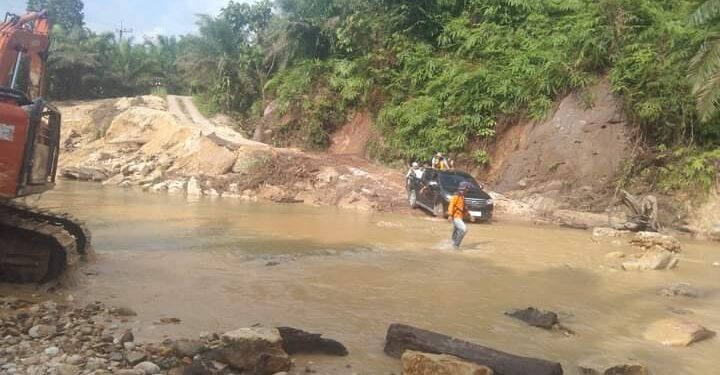 Tim Dirjen Kementerian Bersama PUPR Aceh dan PUPR Singkil. Survei Akses Jalan Dan Jembatan