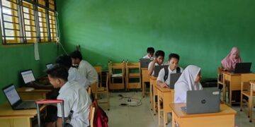 Sekolah Di Daerah Terpencil Ini, Ujian Secara Online.