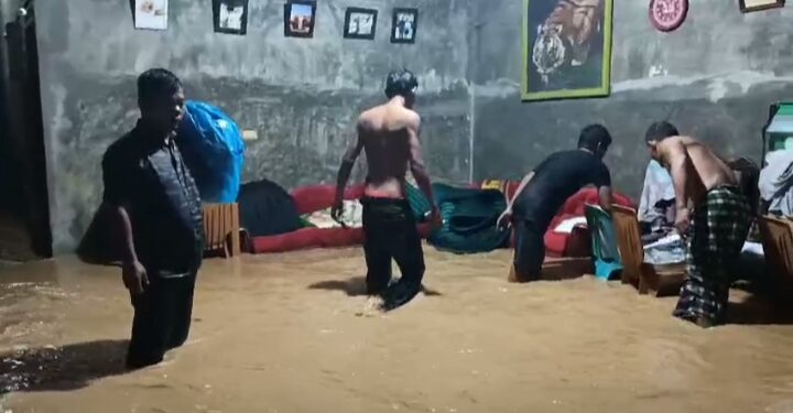 Warga Aceh Singkil Di Kejutan Dengan Banjir Bandang