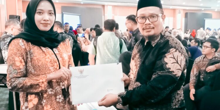 Kemenpan RB Serahkan Surat Keputusan Kebutuhan PNS Aceh Singkil