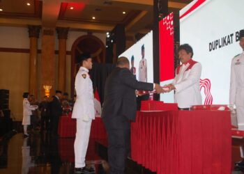 Menjelang HUT- RI, BPIP-RI Serahkan Duplikat Bendera Pusaka Merah Putih Kepada Pemerintah Kota Sebulusalam