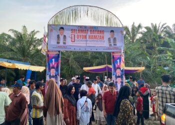 Kampanye Dialogis Pasangan Sahabat, Disambut Panitia Penyelenggara Memasang Gaba-Gaba