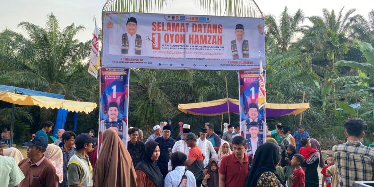 Kampanye Dialogis Pasangan Sahabat, Disambut Panitia Penyelenggara Memasang Gaba-Gaba
