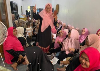Ratusan Ibu-ibu Baca Yasin dan Sholawat Di kediaman Paslon Nomor Urut Satu