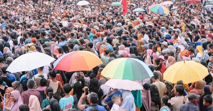 Masa Pendukung Nomor Urut 1 “Sahabat,” Padati Lapangan Alun alun Singkil