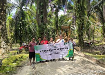 PT Socfindo Kebun Lae Butar Bantu Perbaikan Jalan Dengan Kemitraan kelompok Tani Sejahtera