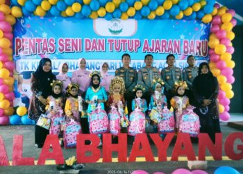 TK Kemala Bhayangkari Aceh Singkil Adakan Pentas Seni & Lepas Belasan Murid