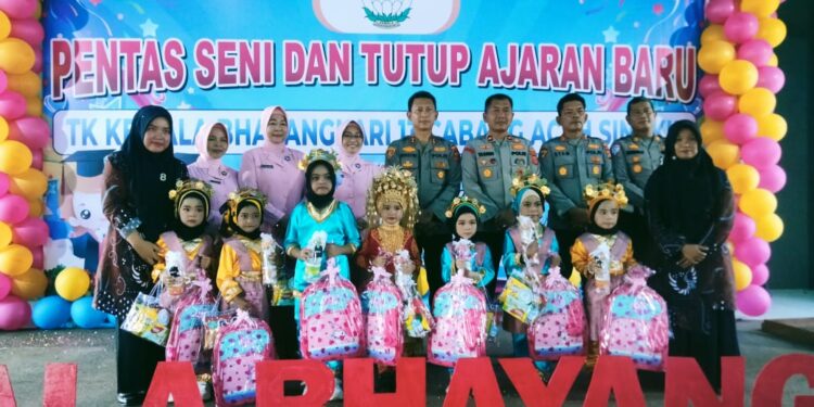 TK Kemala Bhayangkari Aceh Singkil Adakan Pentas Seni & Lepas Belasan Murid