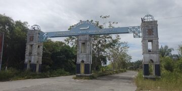 Berbulan-bulan Lampu Gapura Bandara Syekh Hamzah Fansuri Padam