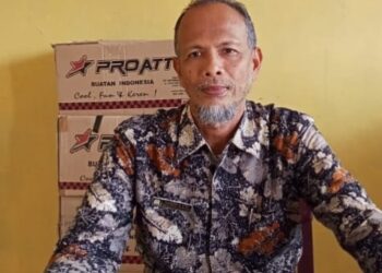 Siswa Baru SMP 4 Singkil Mendapat Seragam Gratis