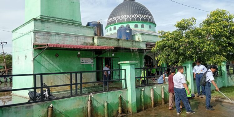 Siswa Di Singkil Gotong Royong Bersihkan Tempat Ibadah Sambut Bulan Suci Ramadhan