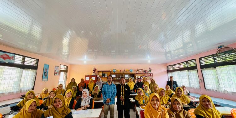 Aplikasi Canva Dapat Tingkatkan Kompetensi Guru