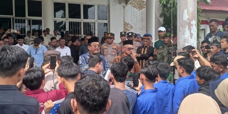 Mahasiswa Aceh Singkil Gelar Aksi Demo di DPRK, Desak RUU Perampasan Aset dan Transparansi Gaji