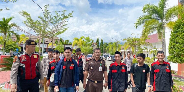 Mahasiswa & LSM Mengecam: “APH Bungkam, Korupsi Dana Desa di Subulussalam Terus Merajalela”‎