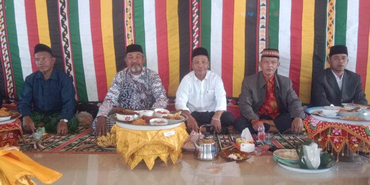 Warga Takal Pasir Peringati Maulid Nabi dengan Penuh Kekhidmatan dan Kebersamaan