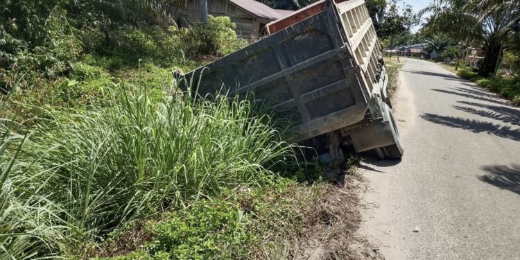 Warga Kampung Baru Resah: Sopir Proyek Jalan di Kayu Menang Ugal-ugalan, Keselamatan Anak-Anak Terancam‎
