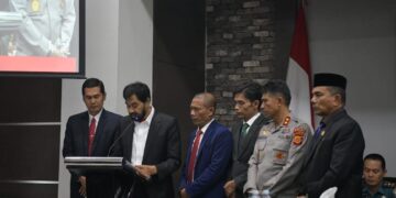 Jalur Nasional Lumpuh Total, Mualem Minta Bantuan Helikopter Kapolda untuk Tembus Isolasi Banjir‎