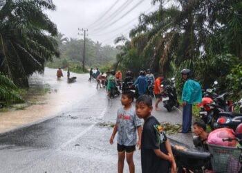 Jalan Lintas Nasional di Silatong Lumpuh Terendam Banjir, Arus Transportasi Aceh Singkil – Subulussalam Terputus‎
