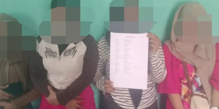 Satpol-PP & WH Tertibkan Karaoke Ilegal di Gunung Meriah, Enam Pemandu Lagu Diamankan