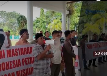 Warga Singkohor dan Kota Baharu Kepung DPRK Aceh Singkil, Tuntut Realisasi Program Plasma PT Nafasindo‎