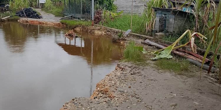 Jalan Putus Diterjang Banjir, Warga Dusun Tanggul Terisolasi dan Menanti Kepastian Pemerintah