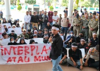 Mahasiswa “Tabuh Genderang” Debat Tantang Safriadi Oyon Uji Integritas di Ruang Publik!‎