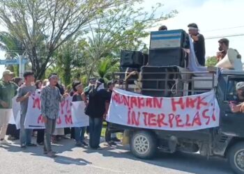 Mahasiswa “Kepung” DPRK Aceh Singkil: Seret Skandal Baju Kekecilan Hingga Desak Hak Interpelasi