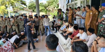 Mahasiswa dan Emak-Emak ‘Kepung’ DPRK, Tuntut Transparansi dan Nurani Pemerintah